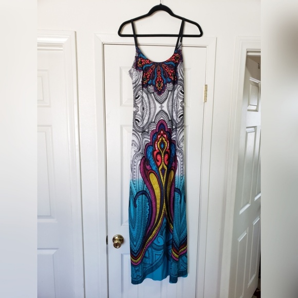 Dresses & Skirts - Long slimming maxi dress